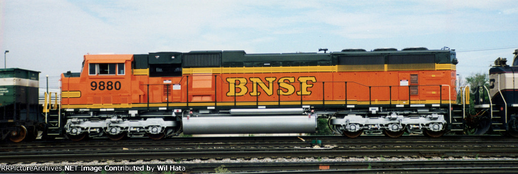 BNSF SD70MAC 9880